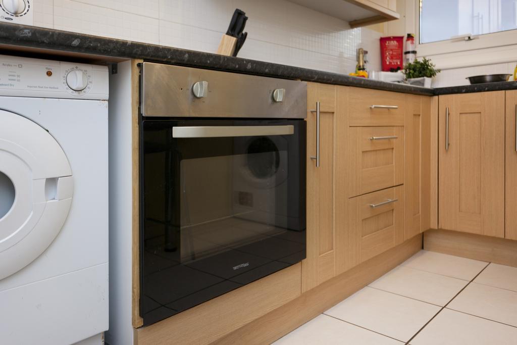 Victoria Centre Apartments In The Victoria Centre Shopping Centre - Nottingham City Centre - 24 Hour Access - Most Central Location, Kitchen - Sunday Check-Out 1Pm - Opposite Hilton By Restaurants & Shops - Outdoor Parking Cars Or Vans Five Pounds A Zewnętrze zdjęcie